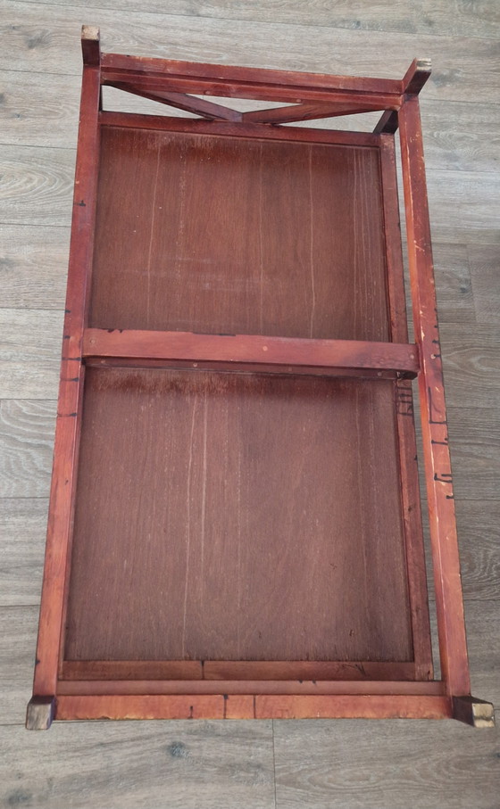 Salontafel Raffles Stijl, Antiek Look, Izgs. Met Glasplaat En 2 Lades – Wood (photo 9 of 13)