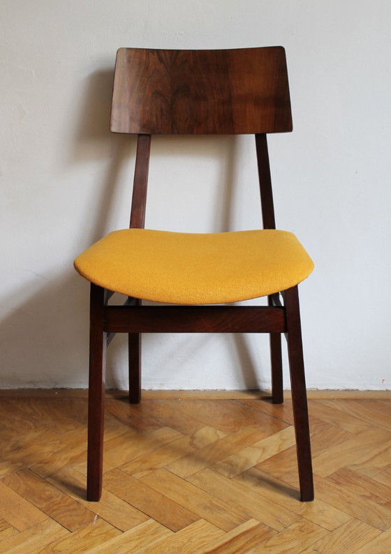 Rara sedia da pranzo scandinava di metà secolo degli anni '60 – Noce e senape – Sedie da pranzo, Textile (photo 9 of 16)