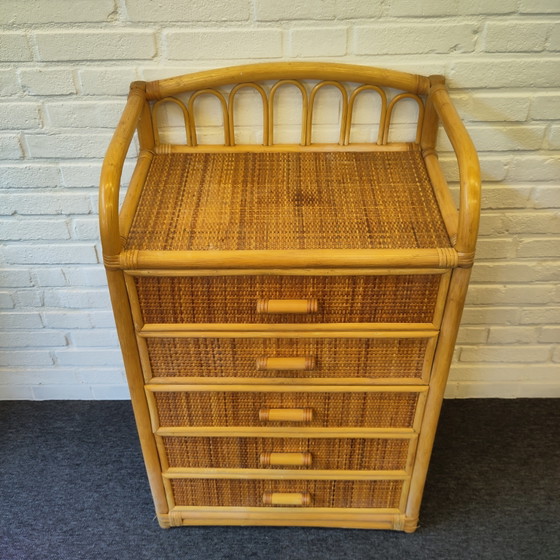 Image 1 of Bamboe rotan grenen 5 laden kastje 