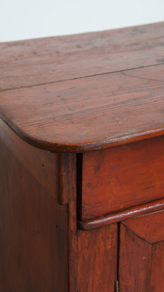 Image 1 of Armario antiguo de color rojo/marrón con 2 puertas y un cajón