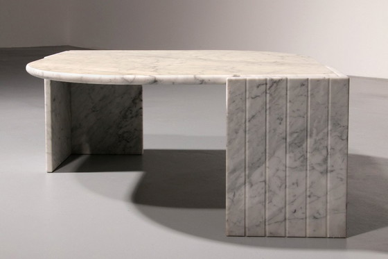 Image 1 of Tavolino da caffè in marmo a forma di lacrima, anni '80