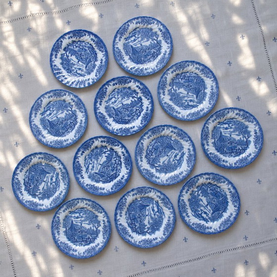 Image 1 of Servizio da tavola inglese di grandi dimensioni, composto da 35 pezzi, firmato Staffordshire Churchille.