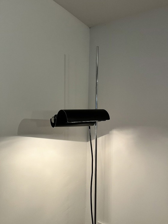 Lampade da terra modello DIM design Vico Magistretti edizione Oluce Acciaio cromato & alluminio, Metallo, Nero (foto 2 di 11)