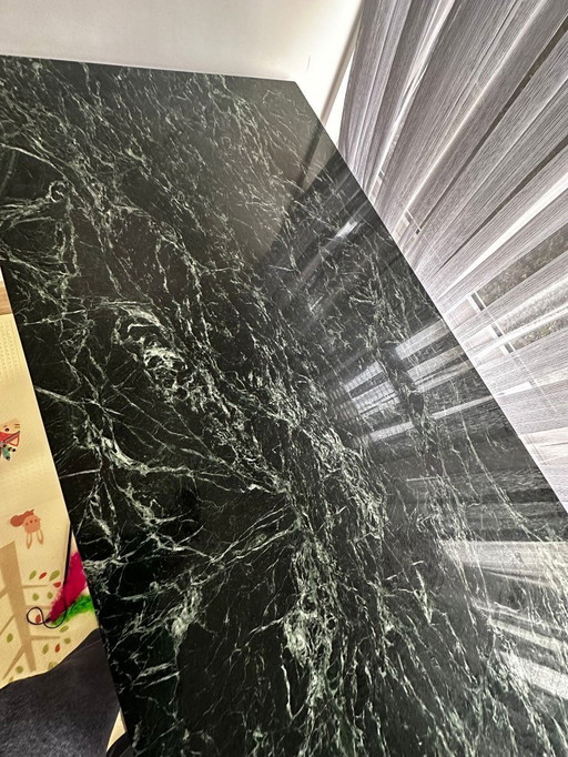 Groen marmeren eettafel, merk: Furnified
