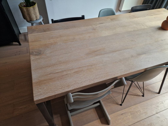 Image 1 of Tavolo da pranzo in rovere con struttura in acciaio - 220x100 cm