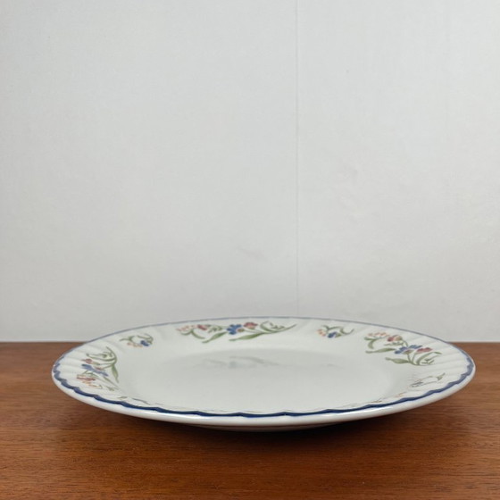 Image 1 of "Hampton Court" dish, Staffordshire, England