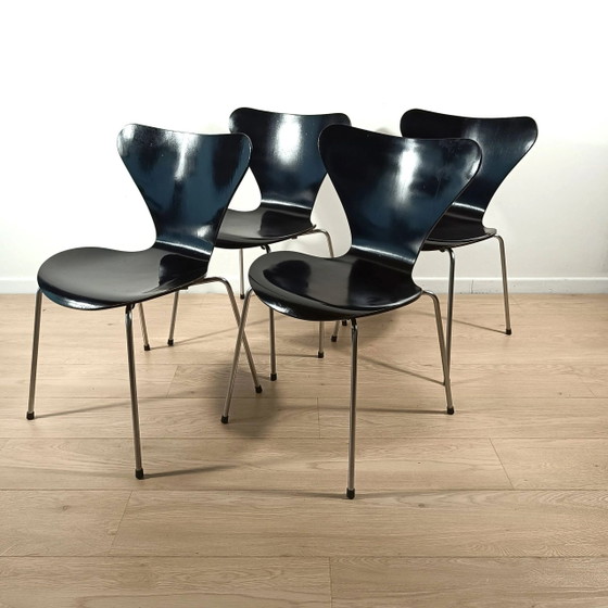 Set aus 4 Butterfly chairs (Modell 3107) von Arne Jacobsen – Fritz Hansen – Esszimmerstühle, Wood (photo 4 of 8)