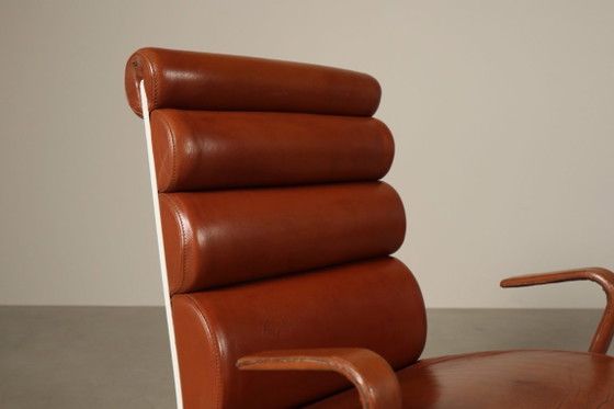 Pair of sculptural cognac leather armchairs, 1970s – Metal (photo 2 of 15)