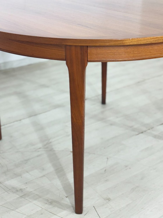 Image 1 of Bellissimo tavolo da pranzo rotondo / Tavolo da cucina in teak / Tavolo in legno / Tavolo da pranzo vintage