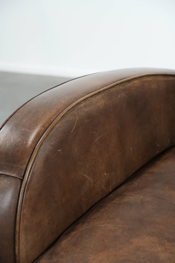 Image 1 of Poltrona in pelle di pecora dal design elegante e dalle belle forme rotonde