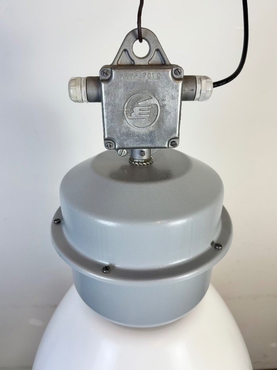 Image 1 of Grande lampe industrielle en émail blanc d'Elektrosvit, années 1990