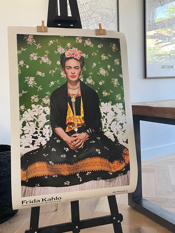 Image 1 of Nicolas Muray, Frida op bank, New York City, 1939, Copyright Nicolas Muray, Copyright 2020 FAMSF, Gedrukt in de VS