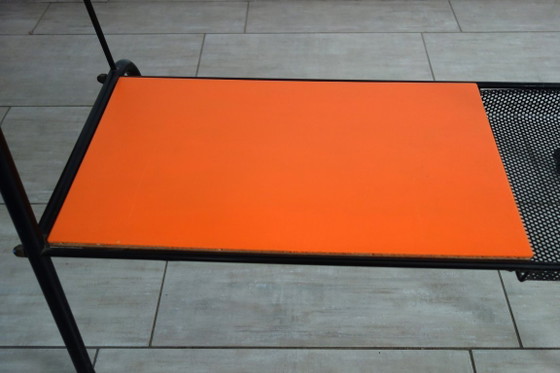 Image 1 of Vintage oranje geperforeerde metalen serveerwagen uit de jaren 50.