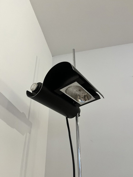 Lampade da terra modello DIM design Vico Magistretti edizione Oluce Acciaio cromato & alluminio, Metallo, Nero (foto 5 di 11)