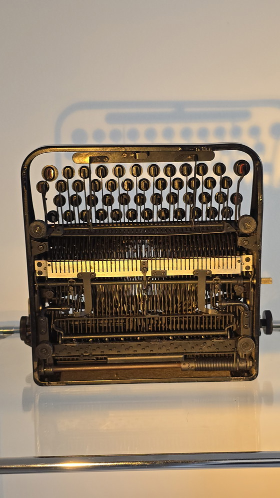 Image 1 of Trouvaille rare : Mercedes Prima (années 1930) – Complète avec clé fonctionnelle et étui !