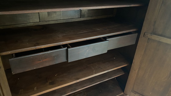 Image 1 of Magnifique armoire antique élégante avec beaucoup d'espace de rangement et 3 tiroirs