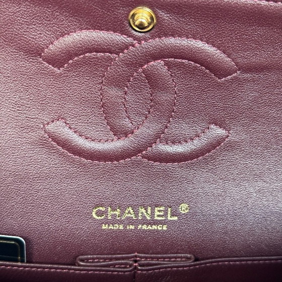 Chanel Classic Flap Medium – Crossbody bags, Lambskin (photo 14 of 17)
