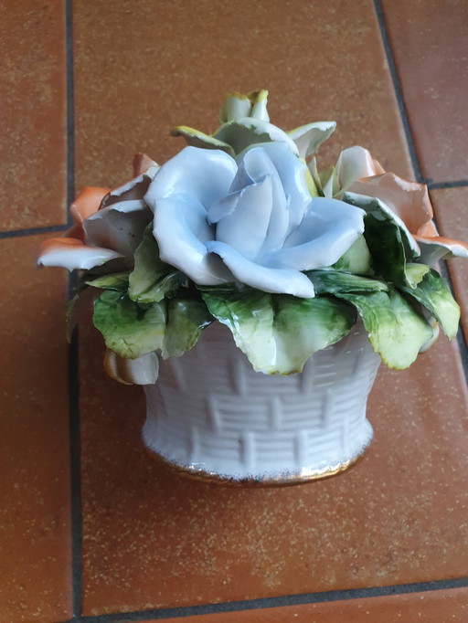 Panier à fleurs en porcelaine Porfin Cluj-Napoca Roumanie