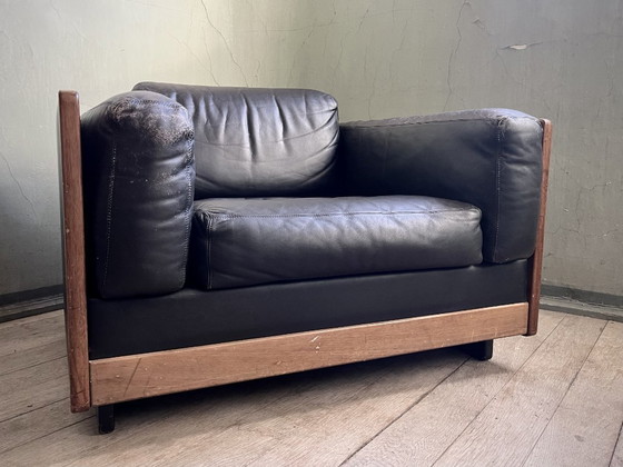 Image 1 of Gestoffeerde fauteuil 920 in hout en leer van Afra en Tobia Scarpa (jaren 70)