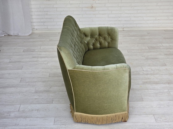 Image 1 of Canapé danois 2 places des années 1960, velours vert clair, bois de frêne