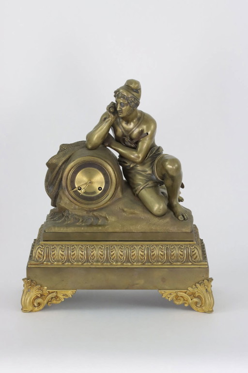 Orologio da camino classico d'epoca