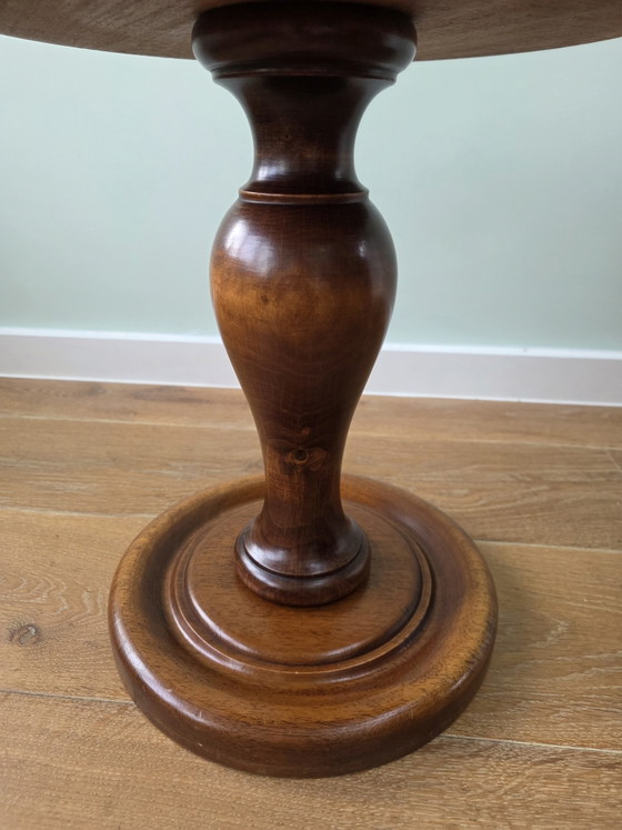 Image 1 of élégante table d'appoint vintage en bois massif