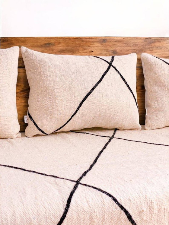 Image 1 of Handgemaakte Marokkaanse vloerbank – Bjaad-wol, Berber-design