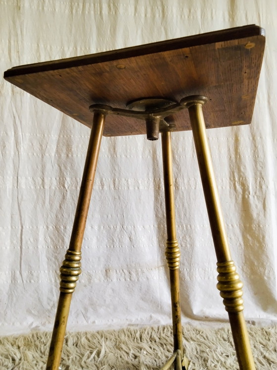 Image 1 of Engelse bijzettafel van messing en massief hout - eind 19e eeuw