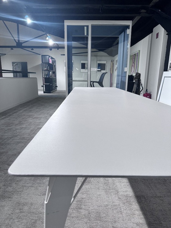 Image 1 of Gecementeerde TOOON. tafel