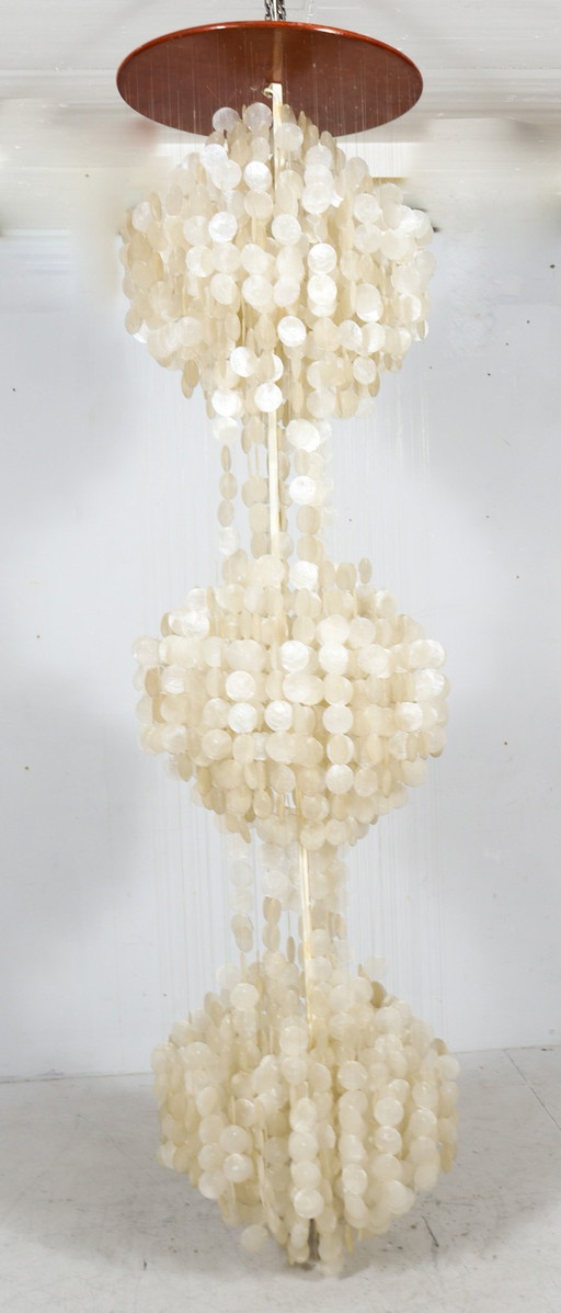 Shell lamp/pearl ceiling lamp of the 80s in the style of Verner Panton