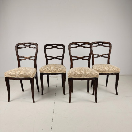 Juego de cuatro sillas de comedor Black Forest de Horrix – Wood (photo 6 of 7)
