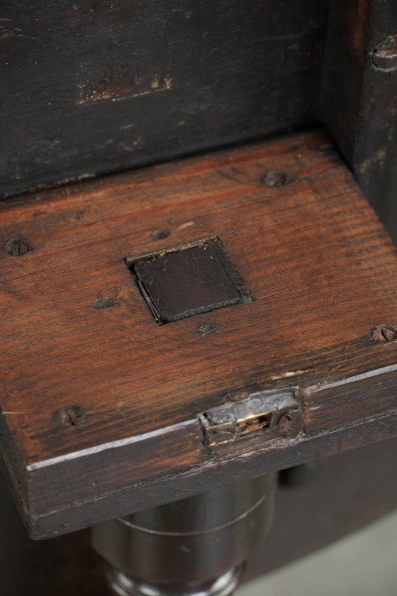 Image 1 of Eleganter und praktischer runder antiker englischer Kipptisch aus dem 18. Jahrhundert mit luxuriöser Farbgebung