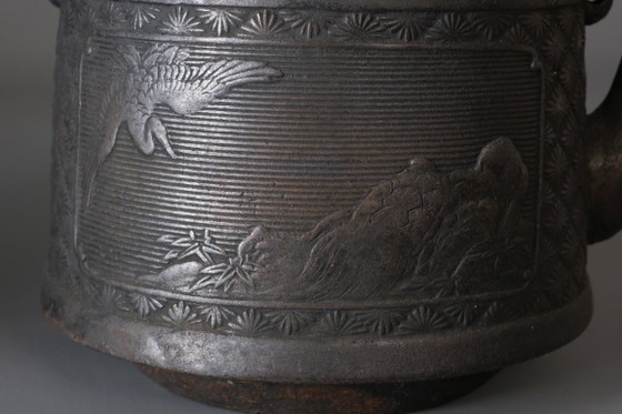 Image 1 of vintage Japanse ketel Tetsubin 鉄瓶 met reliëfontwerp