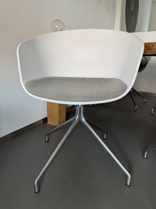 6 sedie Hay About a Chair AAC 20 – Bianche con 2 cuscini Remix | Alluminio lucidato