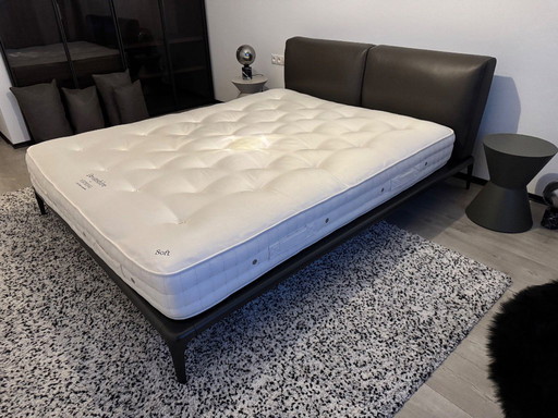 Poliform double bed - Park design by Carlo Colombo