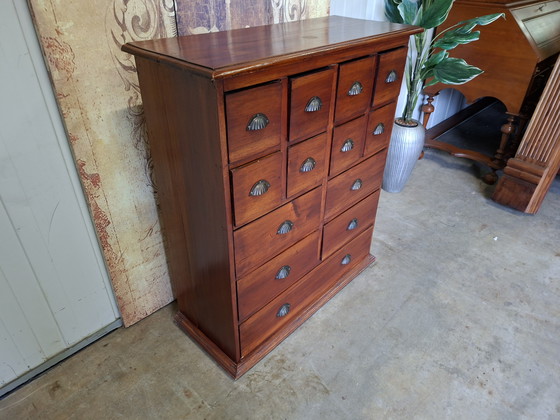 Image 1 of Robuuste teakhouten ladenkast, apothekerskast, archiefkast, mooi geleefde uitstraling  afm. 99x37cm en 105cm hoog.