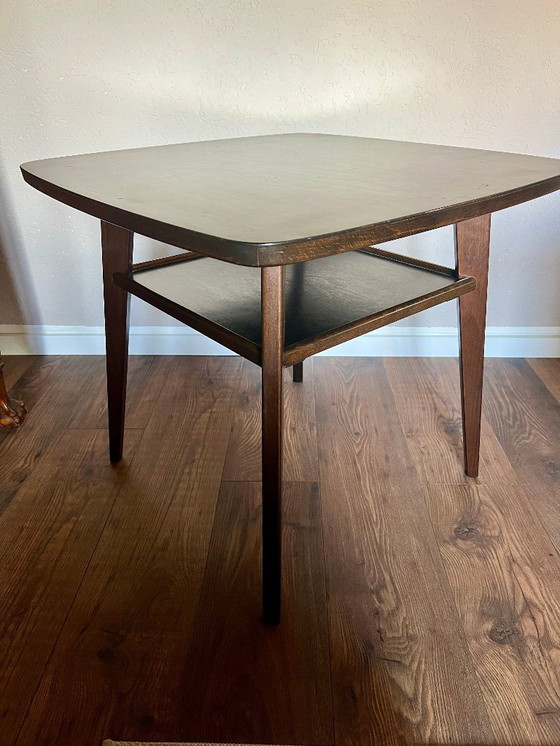 Image 1 of Mesa bandeja/mesita auxiliar de mediados de siglo con estante. Mesa auxiliar alemana de alta calidad, años 40-50.