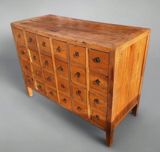 Alte chinesische Kommode / Apothekerschrank, Maße 123x55cm und 91cm hoch. – Kommoden, Metal, Wood (photo 3 of 5)