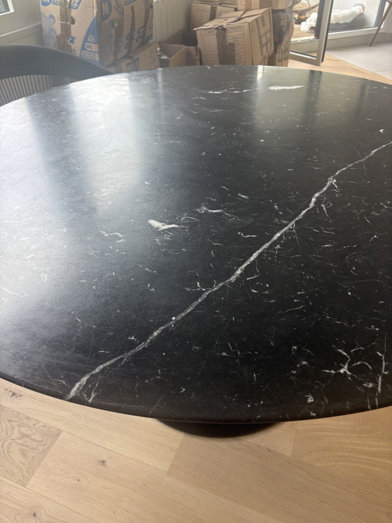 Knoll Saarinen Round Table Signed Black Marble – Aluminium (photo 2 of 6)