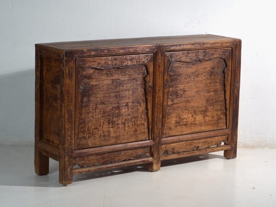Credenza in pino con due ante e pannelli smerlati – Cina, circa 1950 – Credenze (photo 6 of 40)