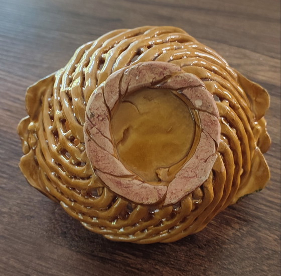 Image 1 of Pequeña cesta de barbotina calada de los años 60