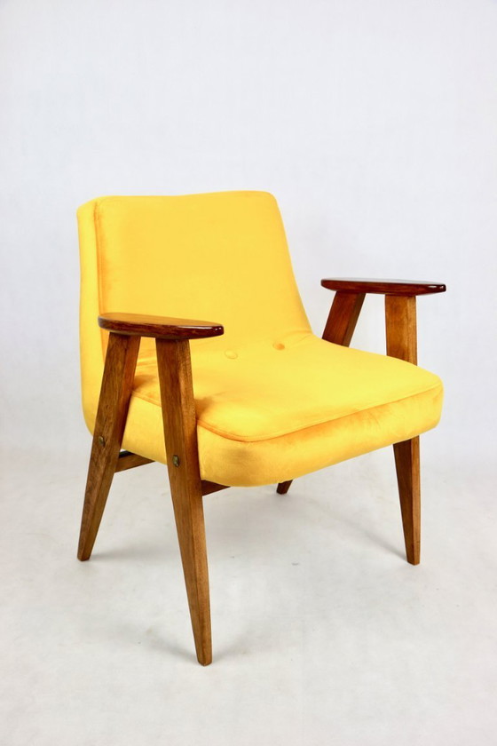 Image 1 of Gelbgoldener Sessel Modell 366 von Józef Chierowski, 1970er Jahre