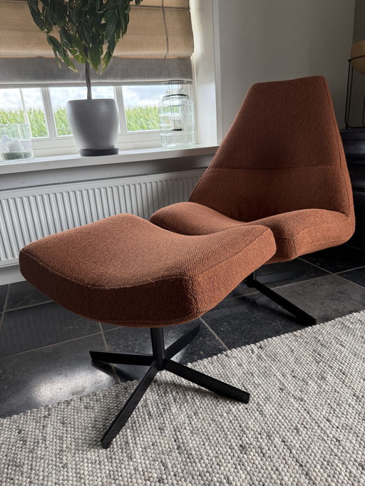 Drehstuhl mit Fußhocker