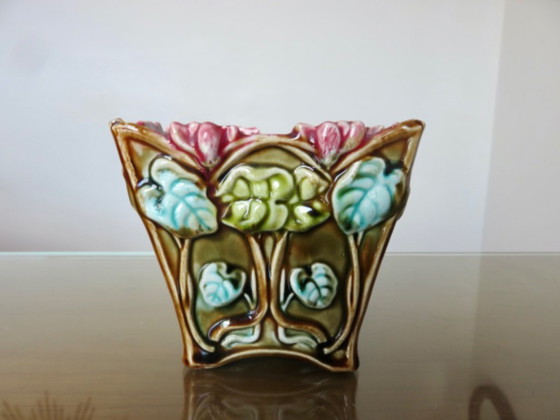 Cache Pot Art Nouveau, En Barbotine, Majolique D'Onnaing, Motif Floral, Fin XIXème, Début XXème – Objets déco (photo 4 of 9)