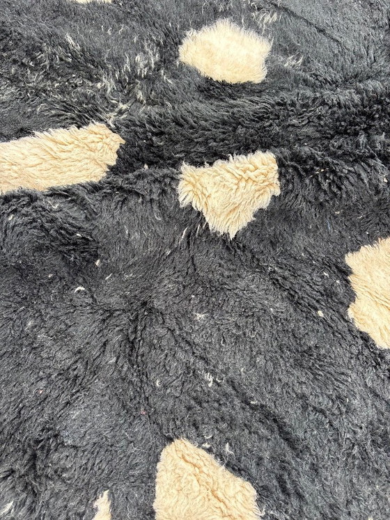 Image 1 of Black and White Moroccan Rug 200x300 cm- Hand Made Berber Wool Rug