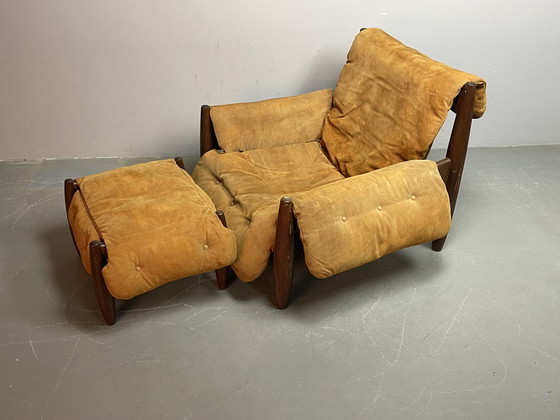 Image 1 of Sillón y reposapiés de mediados de siglo en color coñac, Sergio Rodríguez, años 70.