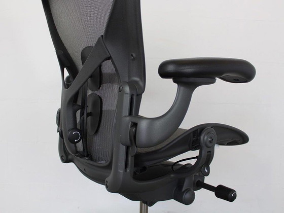 Image 1 of Design rivisitato dell'Aeron C di Herman Miller, opera di Bill Stumpf.