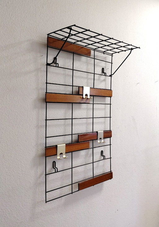 Zestiger jaren wandgarderobe met jashaken 