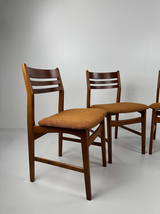 Set di 4 sedie da pranzo danesi di metà secolo: eleganza senza tempo