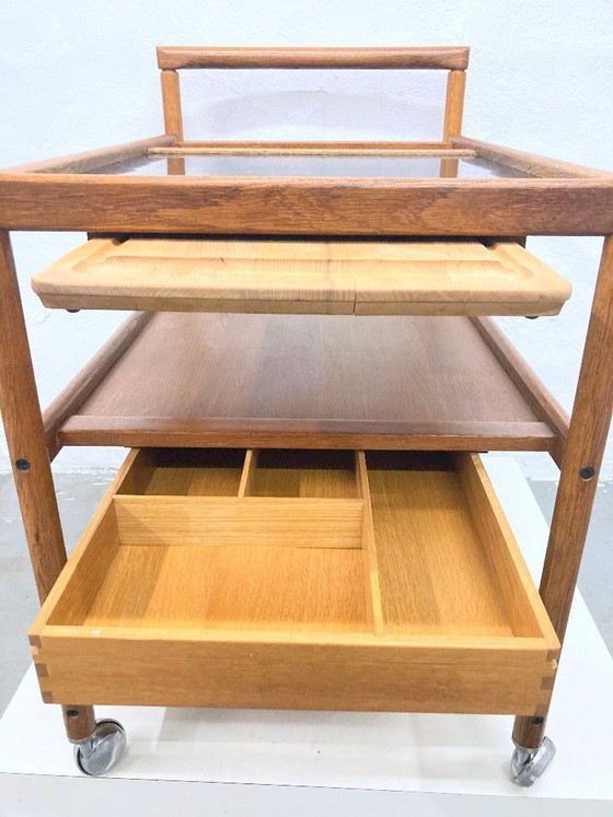 Image 1 of Dyrlund serveerwagen van eikenhout en resopal, Deens design uit de jaren 60/70.